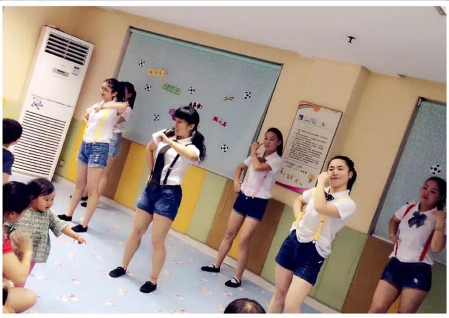 “好好學(xué)習(xí) 天天向上”主題Party  參與踴躍 樂趣無(wú)限--記嬰智貝佳莘莊園主題活動(dòng)