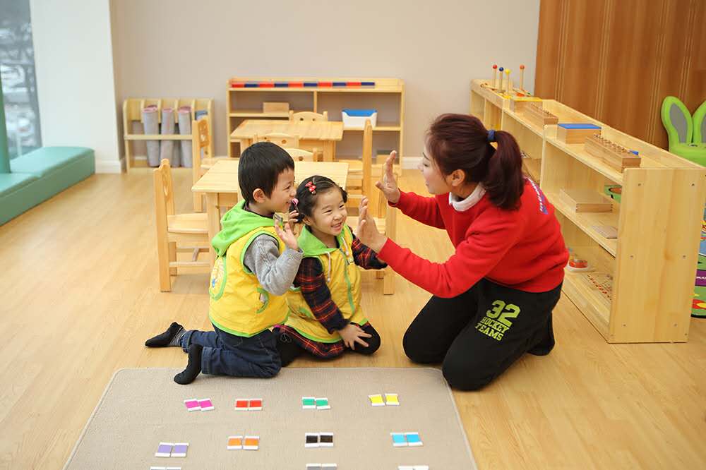 【新年快報】業(yè)內(nèi)人士建議將早教機構(gòu)納入政府行政部門監(jiān)管范圍,嬰智貝佳早作嘗試，爭做先鋒